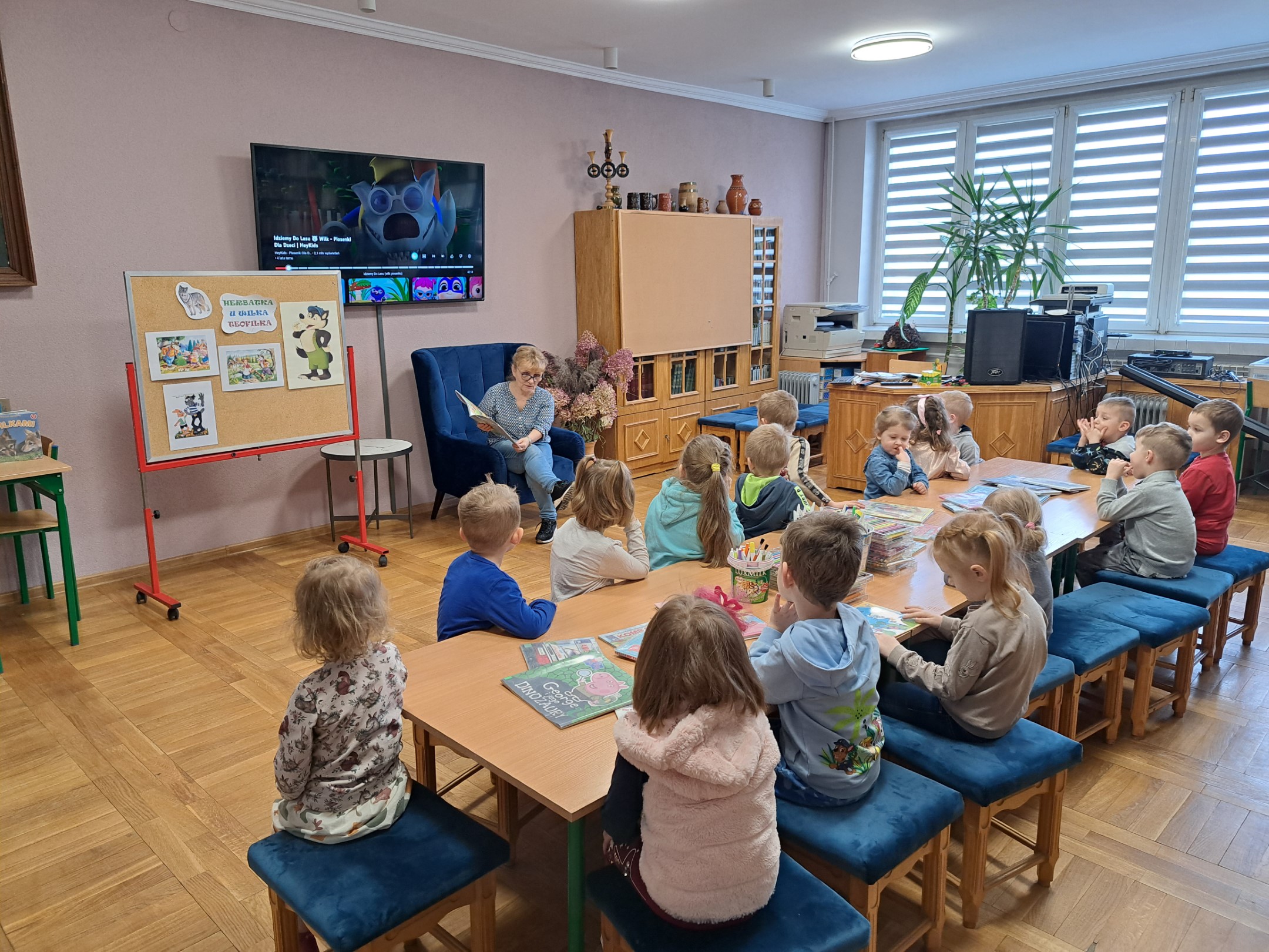 HERBATKA U WILKA TEOFILKA W BIBLIOTECE