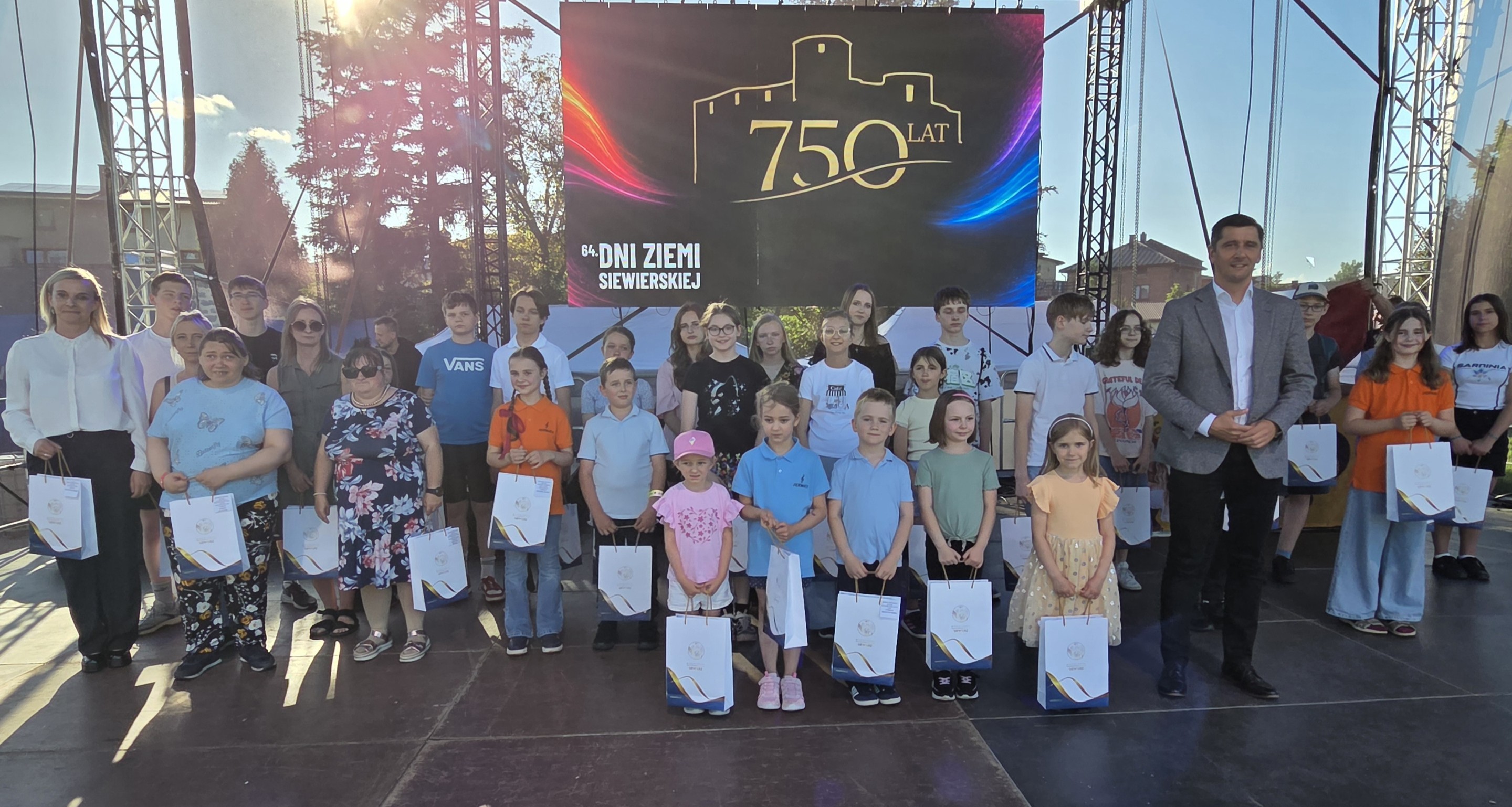 OGŁOSZENIE WYNIKÓW I WRĘCZENIE NAGRÓD W GMINNYCH KONKURSACH W RAMACH OBCHODÓW 750-LECIA MIASTA SIEWIERZA.