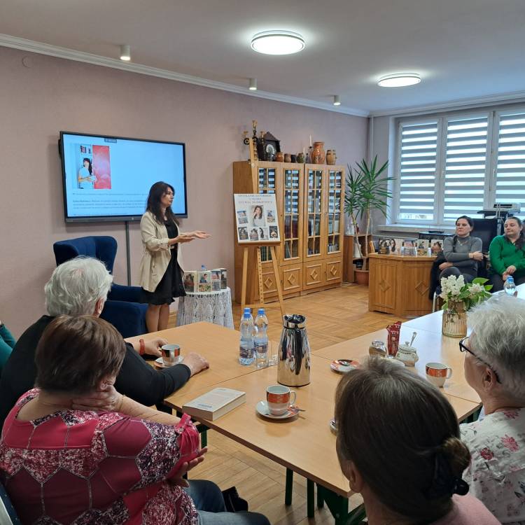 SPOTKANIE AUTORSKIE Z SYLWIĄ MARKIEWICZ W SIEWIERSKIEJ BIBLIOTECE
