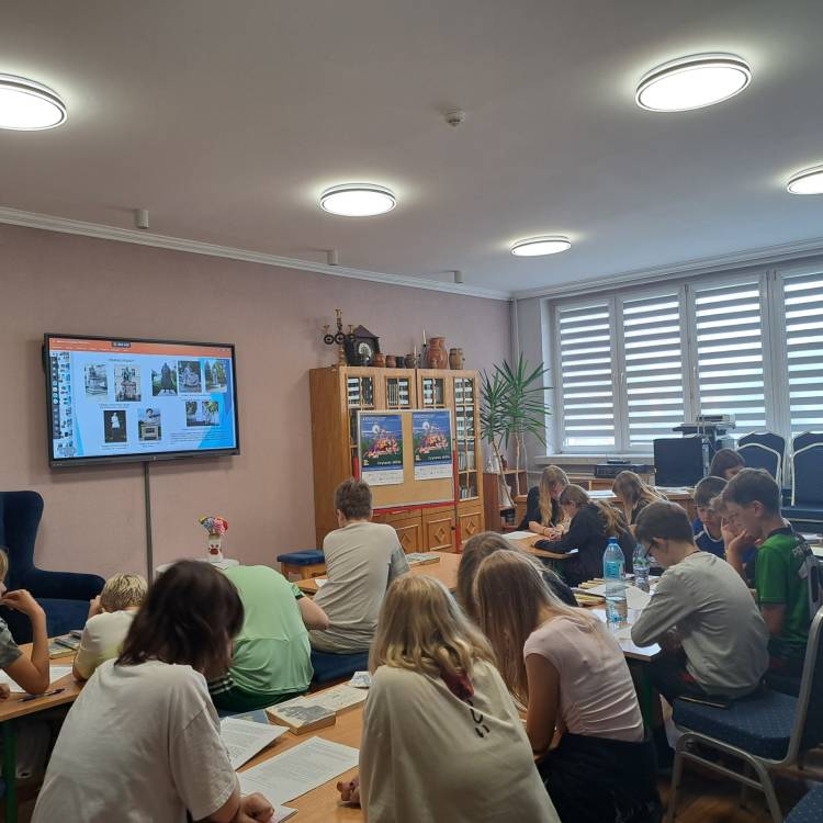 WARSZTATY LITERACKIE ŚLADAMI PRZESZŁOŚCI…ZNANI POLSCY PISARZE I MIEJSCA Z NIMI ZWIĄZANE W RAMACH XXIV OGÓLNOPOLSKIEGO TYGODNIA CZYTANIA DZIECIOM W SIEWIERSKIEJ BIBLIOTECE