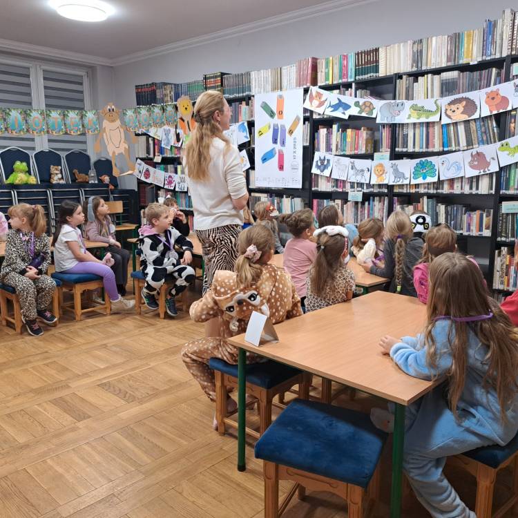 NOC W ZWIERZAKOWIE W SIEWIERSKIEJ BIBLIOTECE