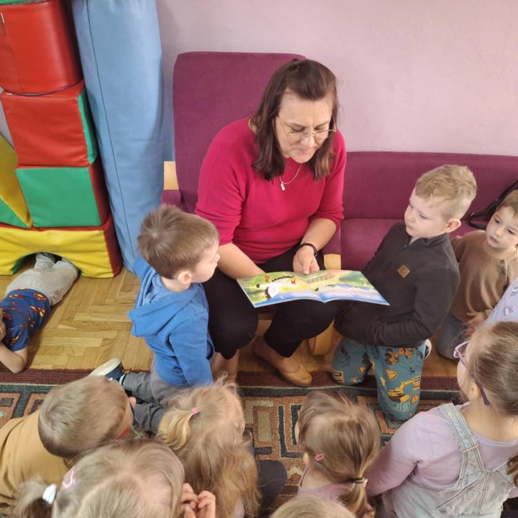 DZIEŃ KSIĄŻKI DLA DZIECI W ZESPOLE-SZKOLNO PRZEDSZKOLNYM W ŻELISŁAWICACH 